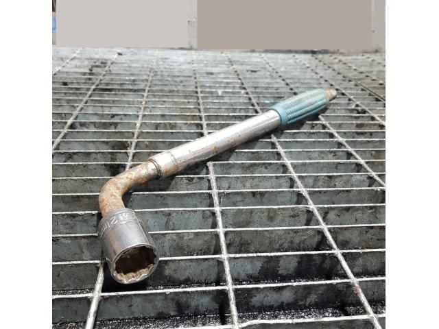 bontott MITSUBISHI L 200 Szerszámkészlet