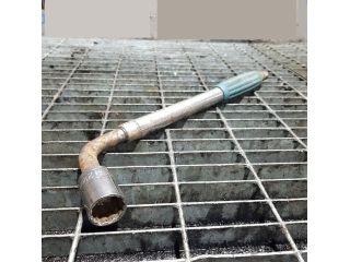 bontott MITSUBISHI L 200 Szerszámkészlet