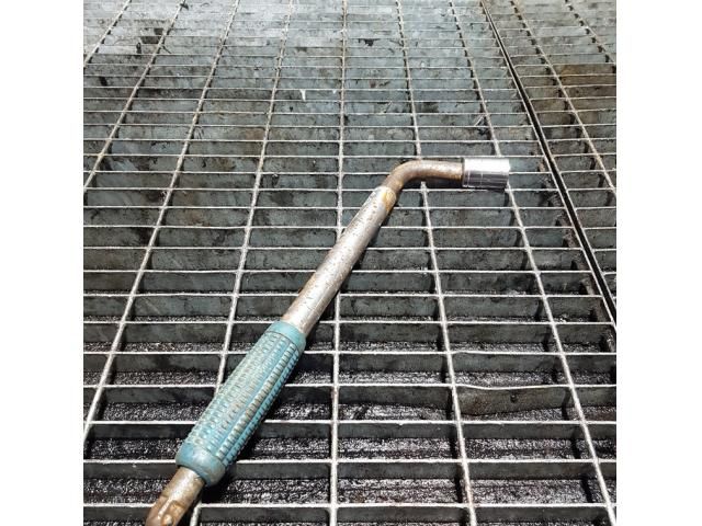 bontott MITSUBISHI L 200 Szerszámkészlet