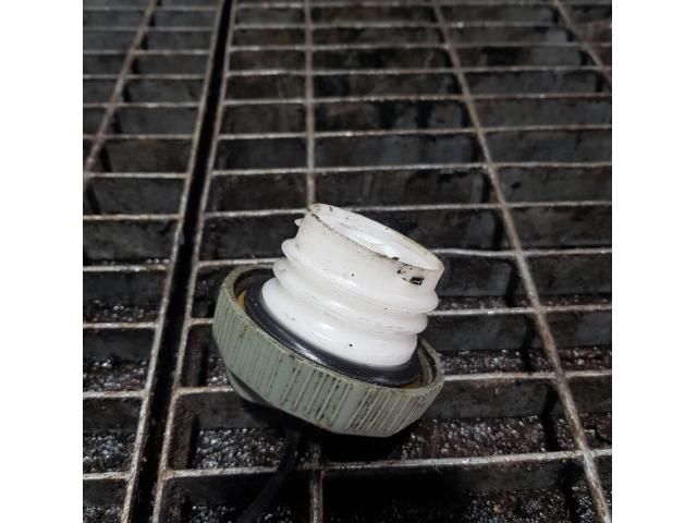 bontott MITSUBISHI L 200 Tankajtó