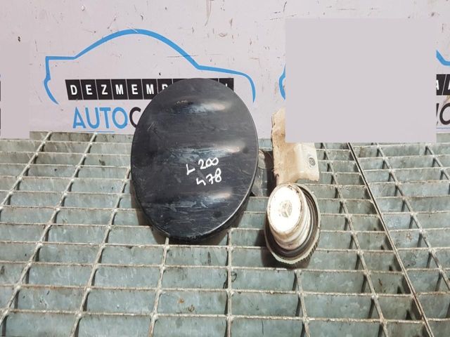 bontott MITSUBISHI L 200 Tankajtó