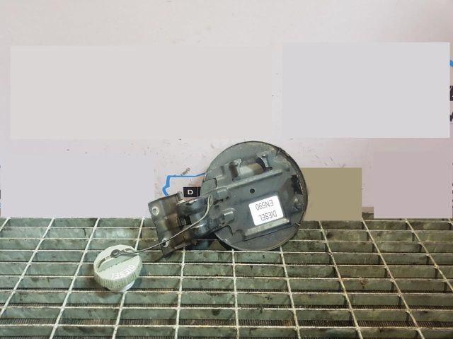 bontott MITSUBISHI L 200 Tankajtó