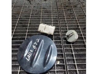 bontott MITSUBISHI L 200 Tankajtó