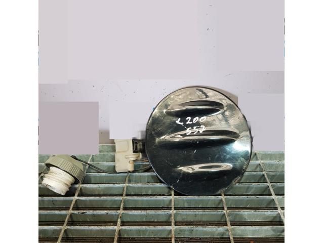 bontott MITSUBISHI L 200 Tankajtó