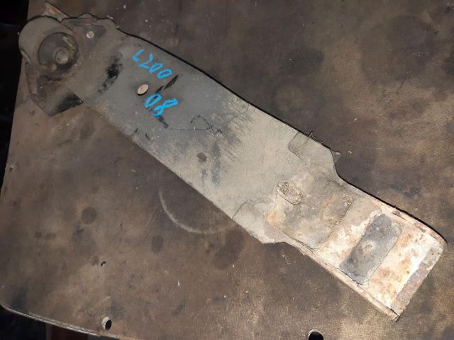 bontott MITSUBISHI L 200 Tartó Bak