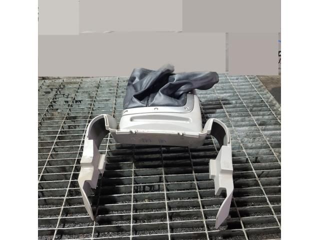 bontott MITSUBISHI L 200 Váltószoknya