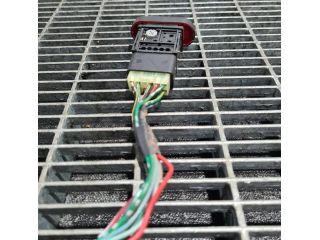 bontott MITSUBISHI L 200 Vészvillogó Kapcsoló