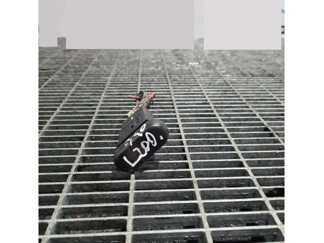 bontott MITSUBISHI L 200 Vészvillogó Kapcsoló