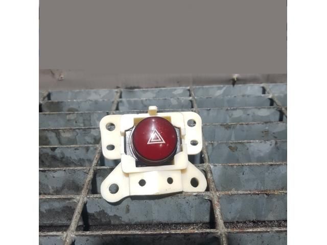 bontott MITSUBISHI L 200 Vészvillogó Kapcsoló