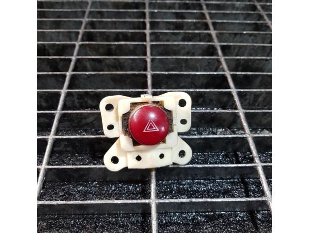 bontott MITSUBISHI L 200 Vészvillogó Kapcsoló