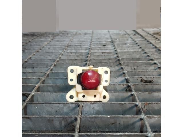 bontott MITSUBISHI L 200 Vészvillogó Kapcsoló