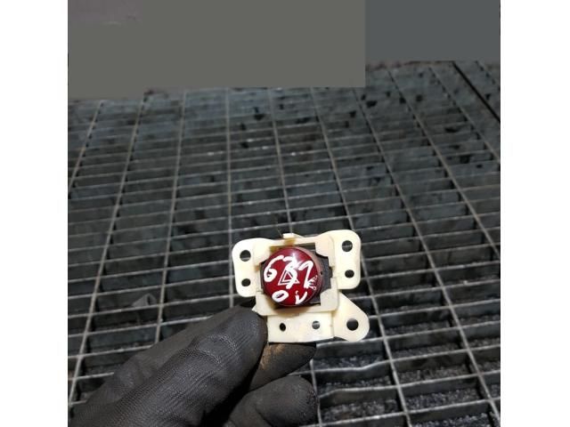 bontott MITSUBISHI L 200 Vészvillogó Kapcsoló