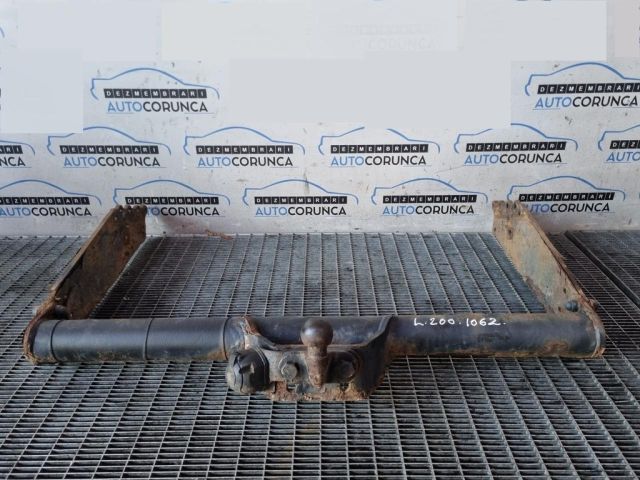 bontott MITSUBISHI L 200 Vonóhorog