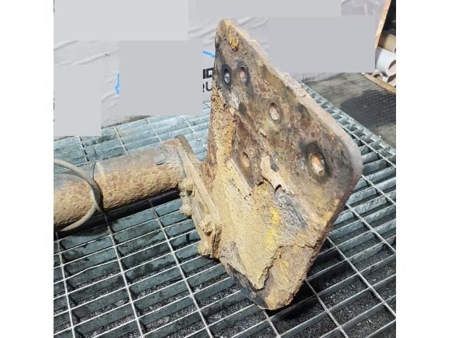 bontott MITSUBISHI L 200 Vonóhorog