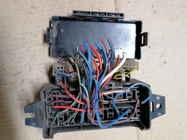 bontott MITSUBISHI L 300 Biztosítéktábla Motortér