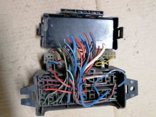 bontott MITSUBISHI L 300 Biztosítéktábla Motortér