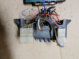 bontott MITSUBISHI L 300 Biztosítéktábla Motortér