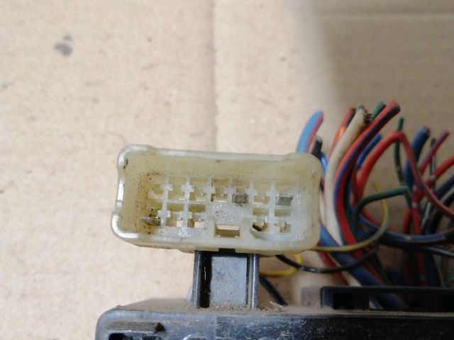 bontott MITSUBISHI L 300 Biztosítéktábla Motortér