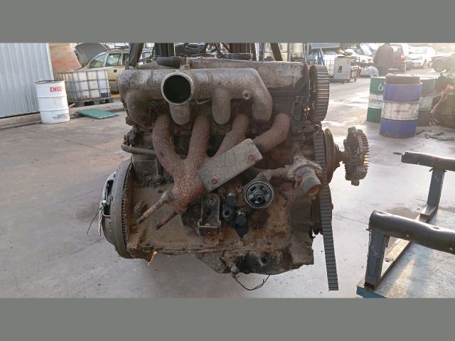 bontott MITSUBISHI L 300 Motor (Fűzött blokk hengerfejjel)