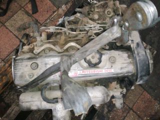 bontott MITSUBISHI L 300 Motor (Fűzött blokk hengerfejjel)