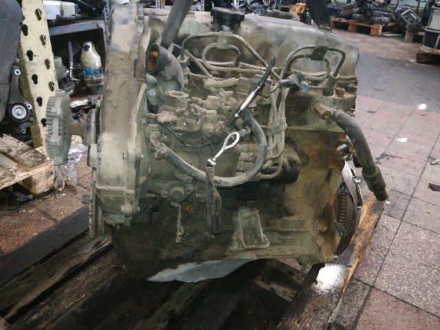 bontott MITSUBISHI L 300 Motor (Fűzött blokk hengerfejjel)