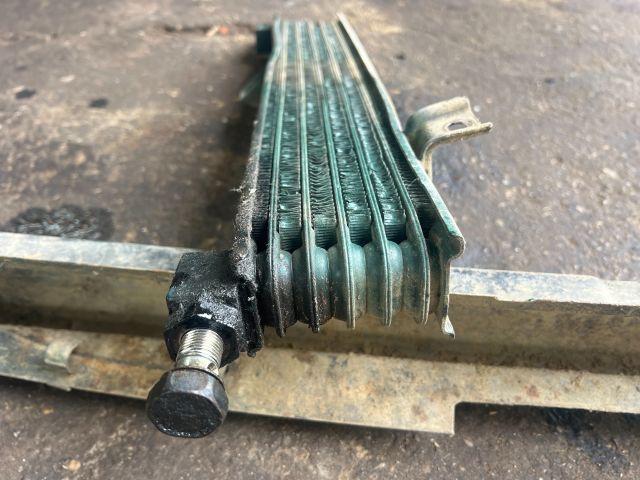 bontott MITSUBISHI L 300 Olajhűtő