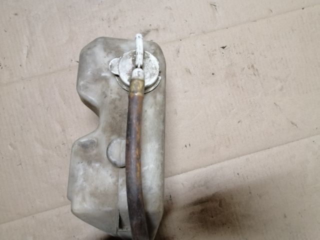 bontott MITSUBISHI L 300 Kiegyenlítő Tartály