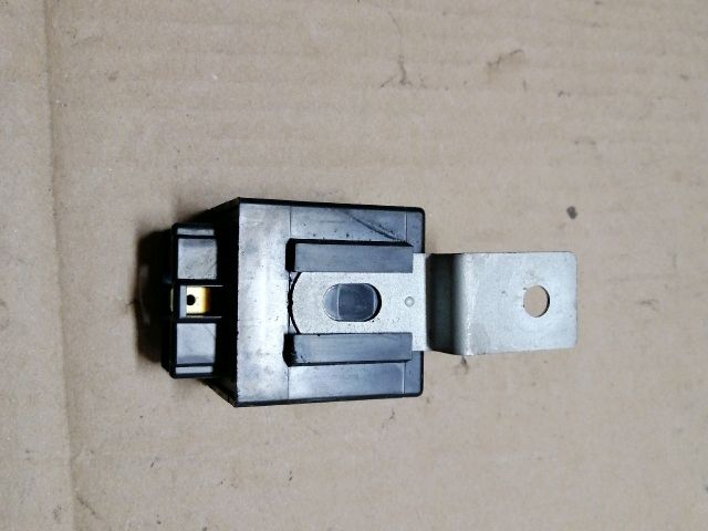 bontott MITSUBISHI L 300 Ablaktörlő Relé