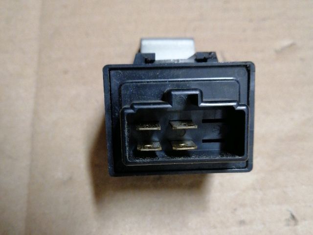 bontott MITSUBISHI L 300 Ablaktörlő Relé