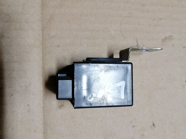 bontott MITSUBISHI L 300 Ablaktörlő Relé