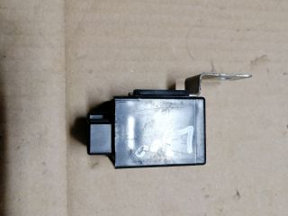 bontott MITSUBISHI L 300 Ablaktörlő Relé