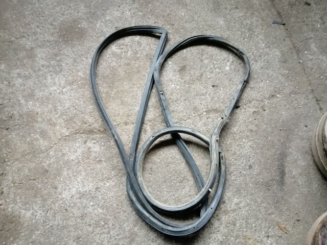 bontott MITSUBISHI L 300 Bal első Gumikéder