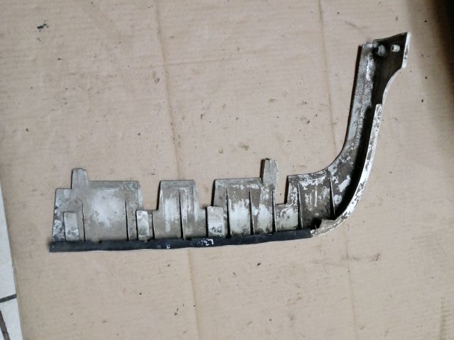 bontott MITSUBISHI L 300 Bal Fényszóró Bajusz Díszléc