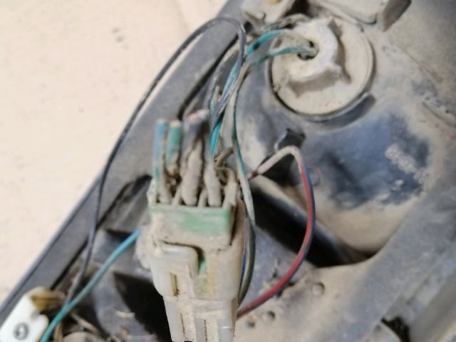 bontott MITSUBISHI L 300 Bal Hátsó Lámpa