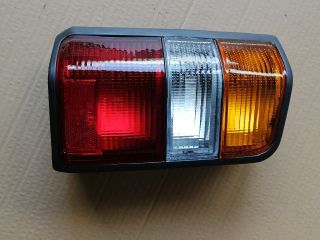 bontott MITSUBISHI L 300 Bal Hátsó Lámpa