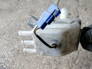 bontott MITSUBISHI L 300 Fékfolyadék Tartály