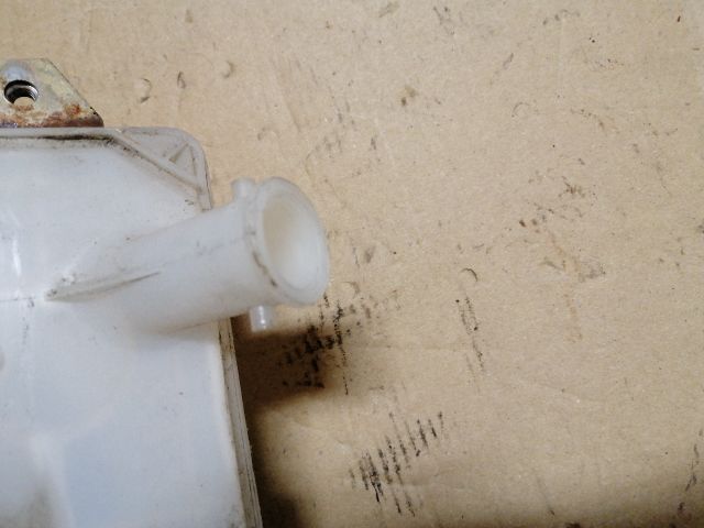 bontott MITSUBISHI L 300 Fékfolyadék Tartály