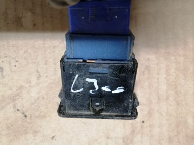 bontott MITSUBISHI L 300 Fűtéskapcsoló (manuális klímás)