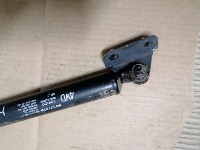 bontott MITSUBISHI L 300 Gázrugós Kitámasztó Teleszkóp Csomagtérajtó Bal