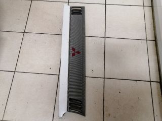 bontott MITSUBISHI L 300 Hűtőrács