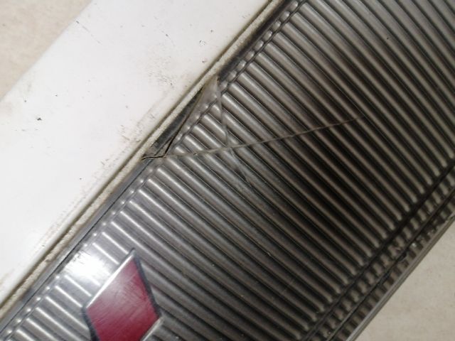 bontott MITSUBISHI L 300 Hűtőrács