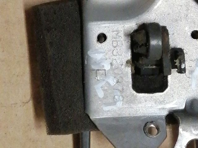 bontott MITSUBISHI L 300 Jobb első Belső Kilincs