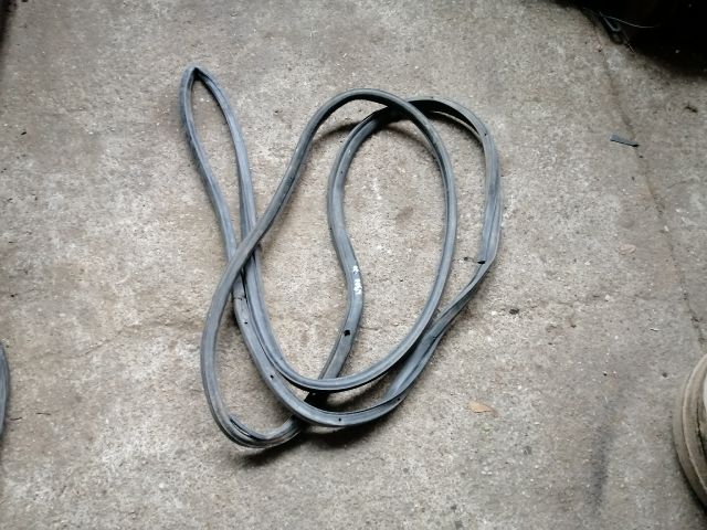 bontott MITSUBISHI L 300 Jobb első Gumikéder