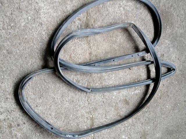 bontott MITSUBISHI L 300 Jobb első Gumikéder