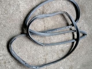 bontott MITSUBISHI L 300 Jobb első Gumikéder