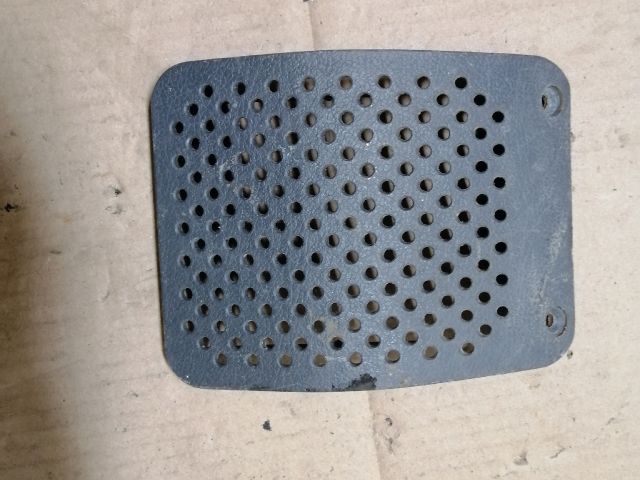 bontott MITSUBISHI L 300 Jobb első Hangszóró Burkolat