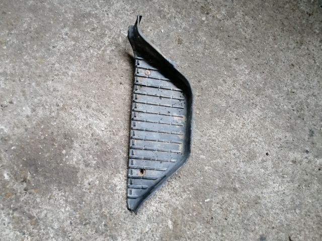 bontott MITSUBISHI L 300 Jobb Fellépő