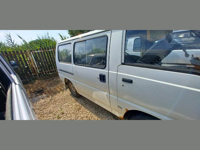 bontott MITSUBISHI L 300 Jobb hátsó Ajtó (Részeivel)