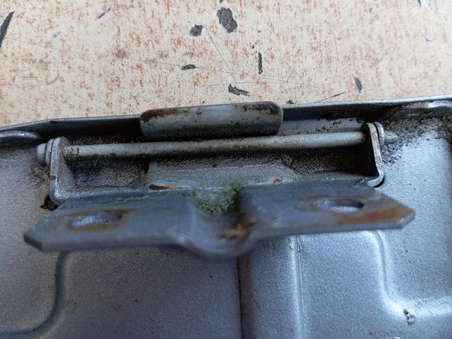 bontott MITSUBISHI L 300 Tankajtó