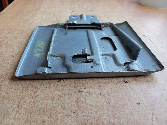 bontott MITSUBISHI L 300 Tankajtó